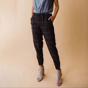 Albion fit bow belt grid Capri pants
